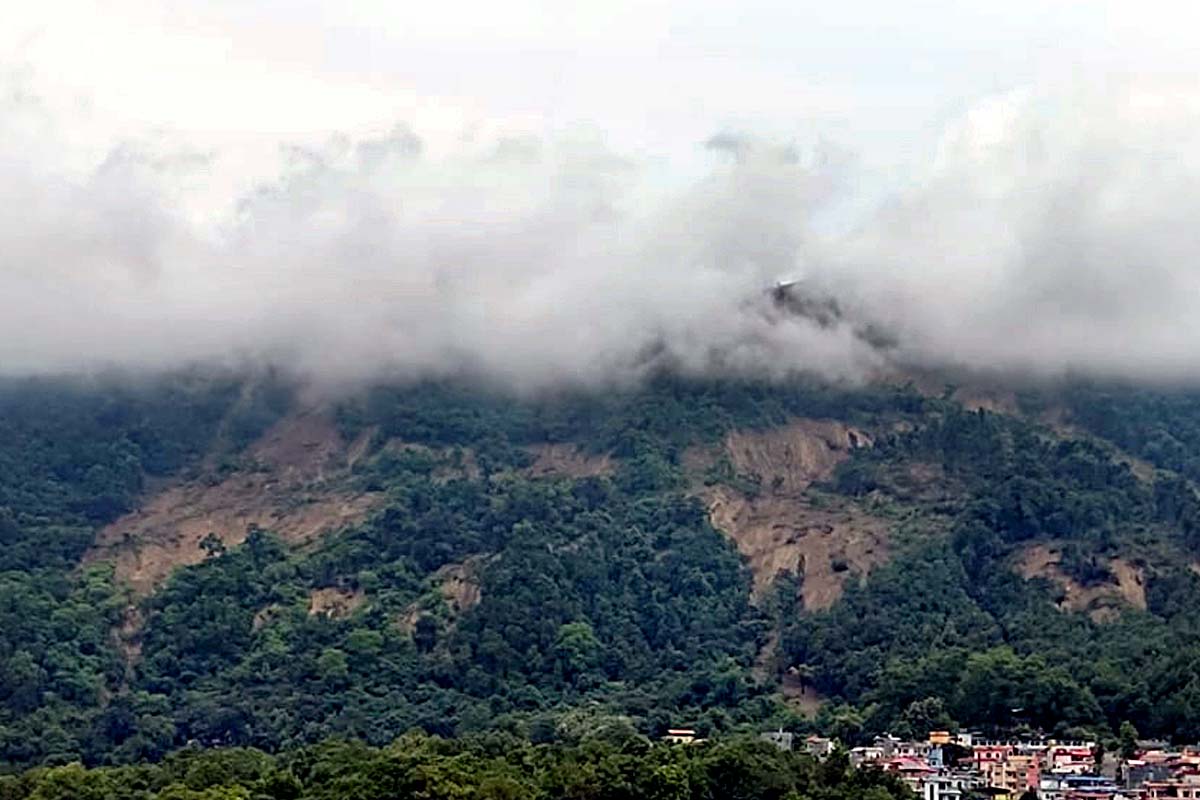 पहिराले छियाछिया चुरे : जोखिममा बुटवल