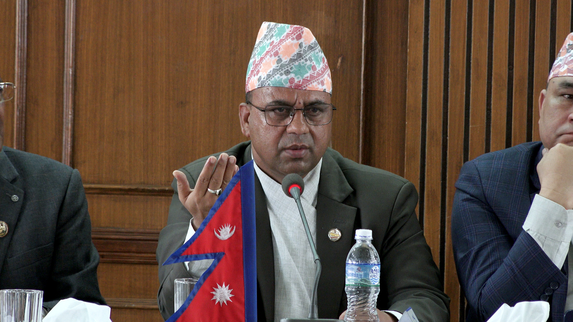 पर्यटकीय सम्भावना बोकेको सुदूरपश्चिममा लगानी गर्न मन्त्री पाण्डेको आह्वान