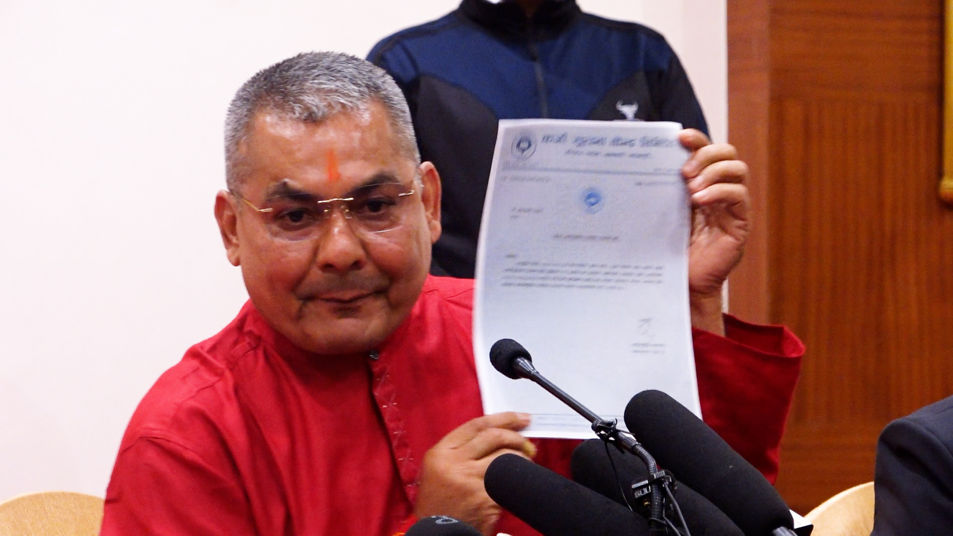 अरु कसैले नेपाल बनाउने जिम्मा लिए दुर्गा प्रसाईं देश छोड्न तयार