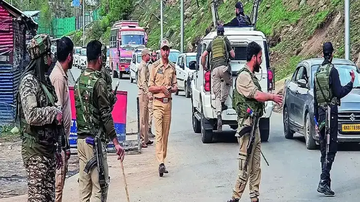 जम्मु कश्मिर आक्रमणः आतंककारीले पुरुषलाई पेन्ट खोल्न लाएर गोली हाने, धर्म सोध्दै मारिदिए