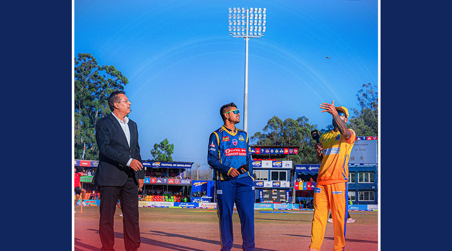 विराटनगरले सुदूरपश्चिमविरुद्ध बलिङ गर्दै