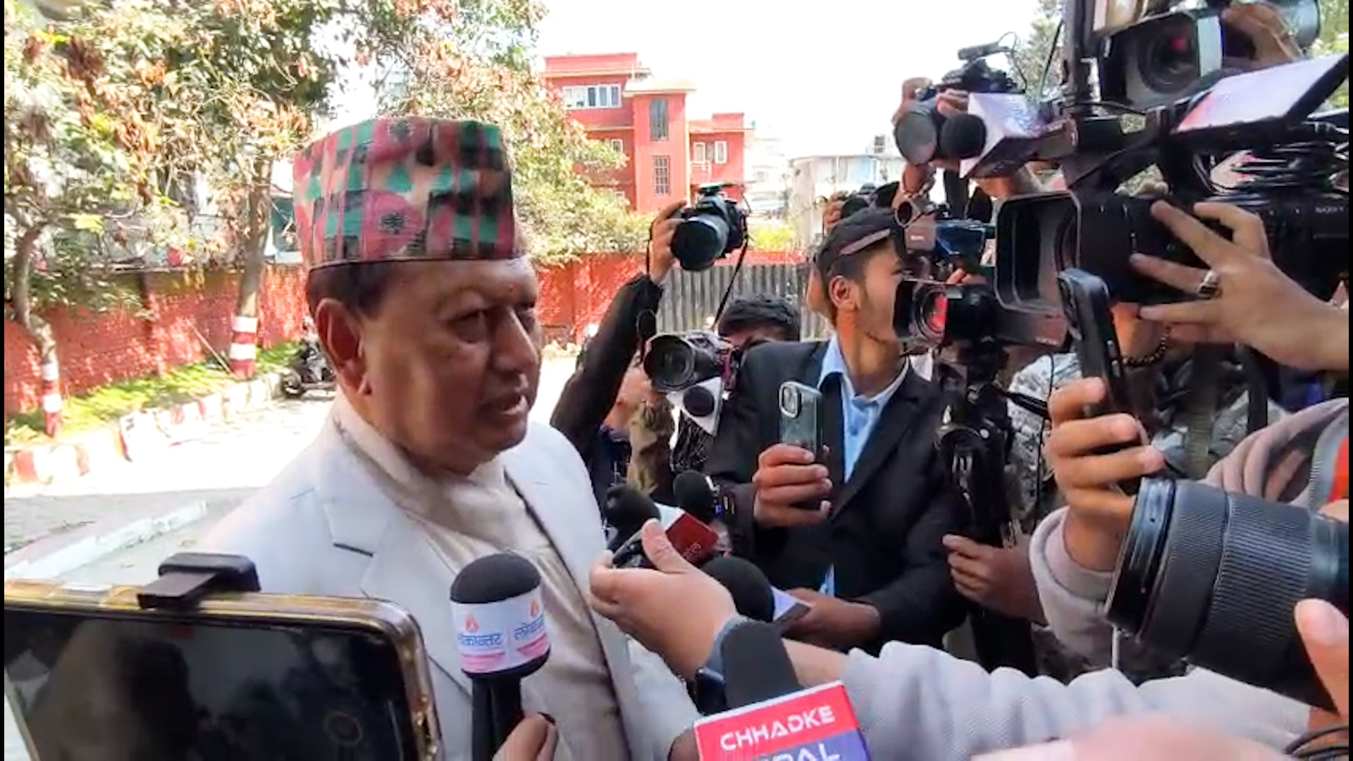 विशेष महाधिवेशनले नयाँ पुस्तालाई समेट्न सक्दैन : मोहन बस्नेत