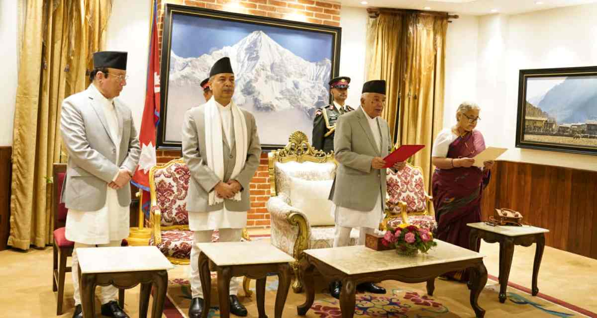 पहिलो महिला प्रधानमन्त्रीले लिईन शपथ