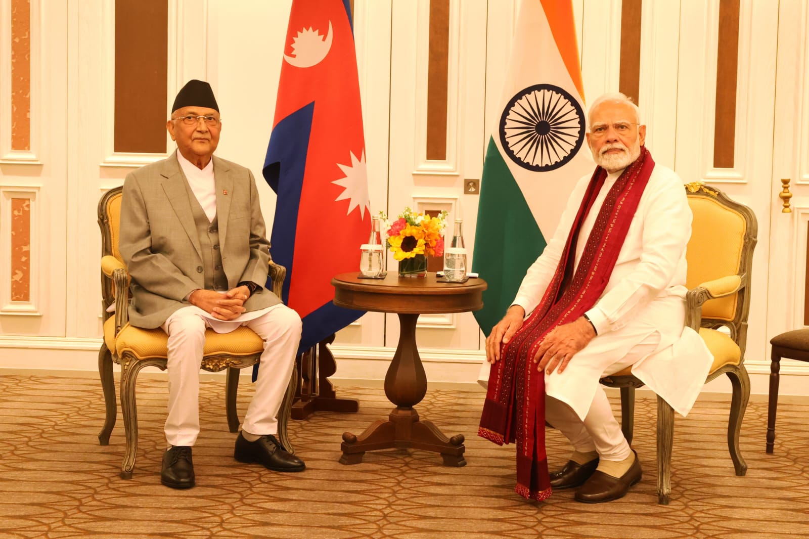 ओली र मोदीबीच थाइल्याण्डमा भेटवार्ता, द्विपक्षीय हितकाबारे चर्चा