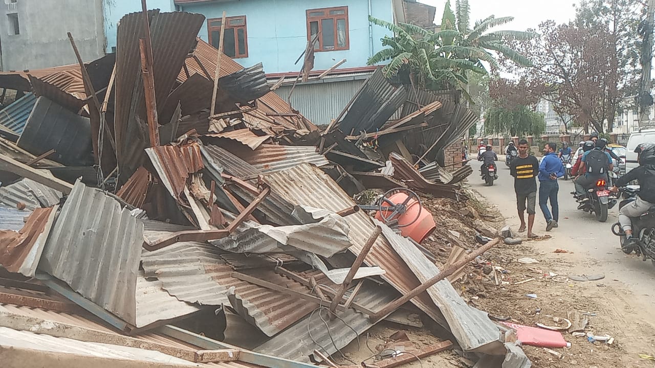 महानगरले चलायो कवाड संकलन केन्द्रमा डोजर