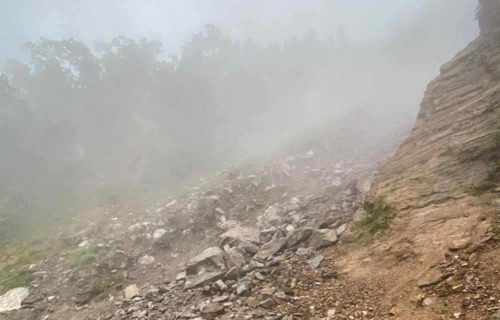 पहिरोका कारण कर्णाली राजमार्ग पुन: अवरुद्ध