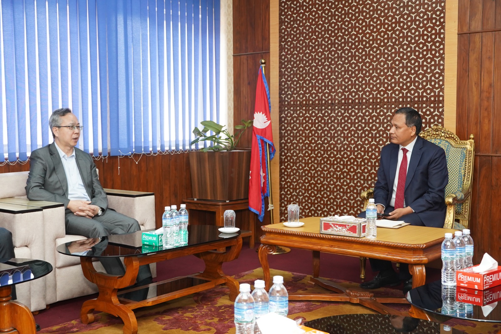 मन्त्री घिसिङ  र चिनियाँ  राजदूतबीच भेटवार्ता