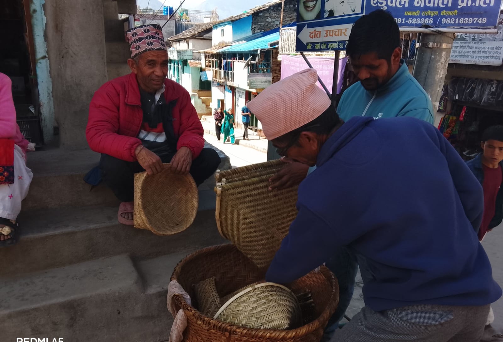 चोयाका सामाग्रीहरुको संरक्षणमा बाजुराका रावत : मेहेनत अनुसारको आम्दानी भने कम
