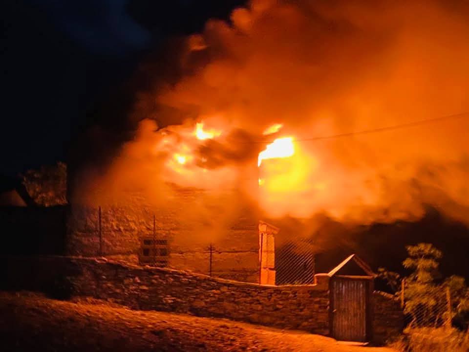 हुम्लाको एक विद्यालयमा आगलागी हुँदा सम्पुर्ण शैक्षिक सामाग्री खरानी