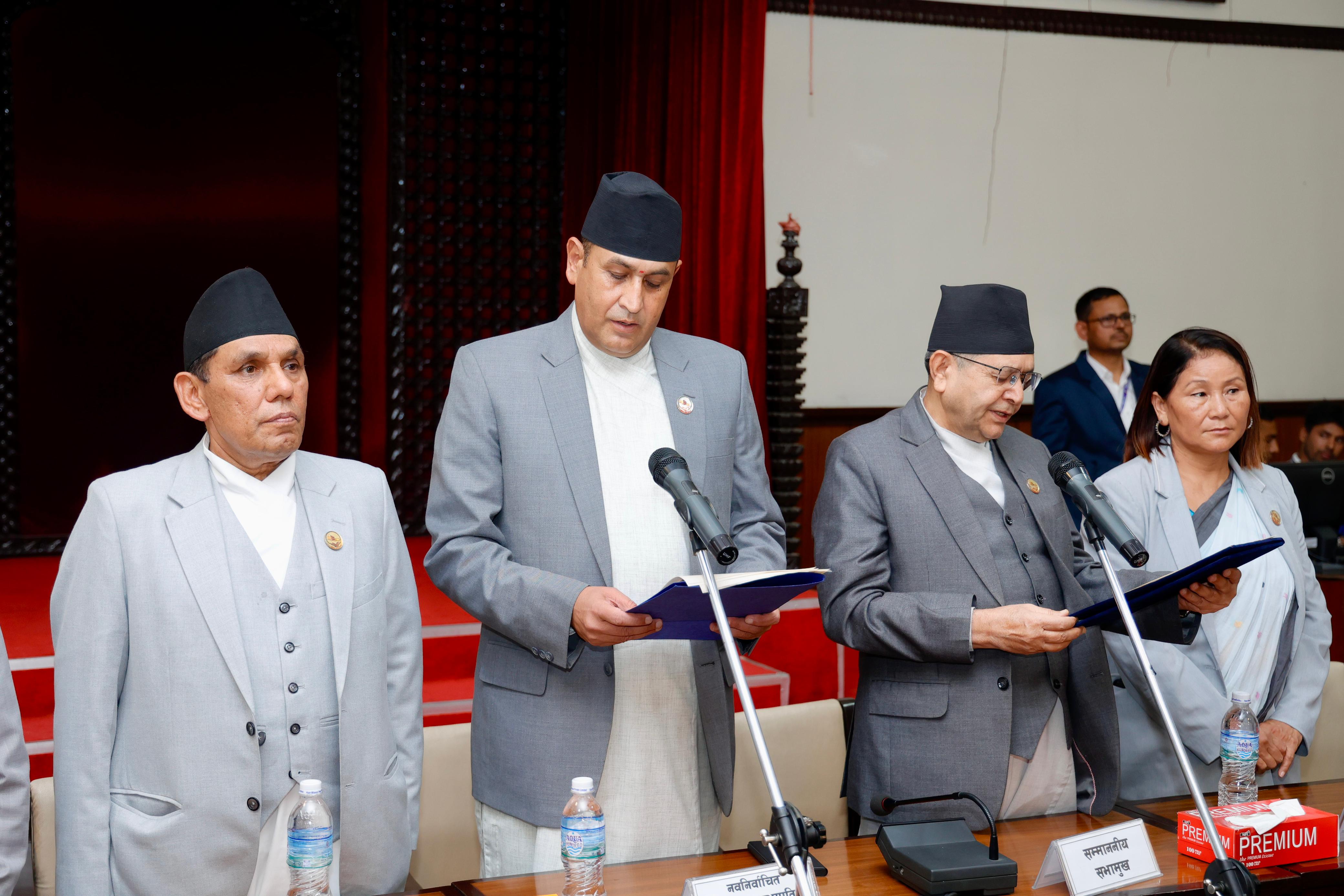 संसदीय सुनुवाइ समितिका सभापति खतिवडाले लिए शपथ