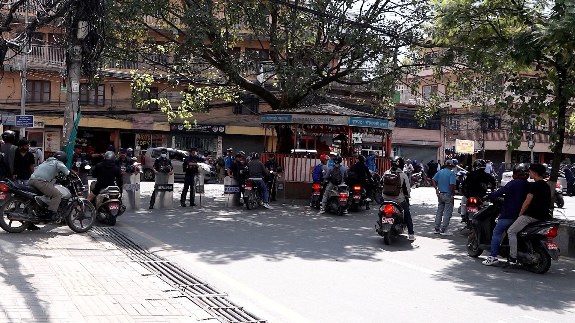 सिंहदरबारसहित संवेदनशील र महत्वपूर्ण क्षेत्रमा सुरक्षाकर्मीको बाक्लो घेरा