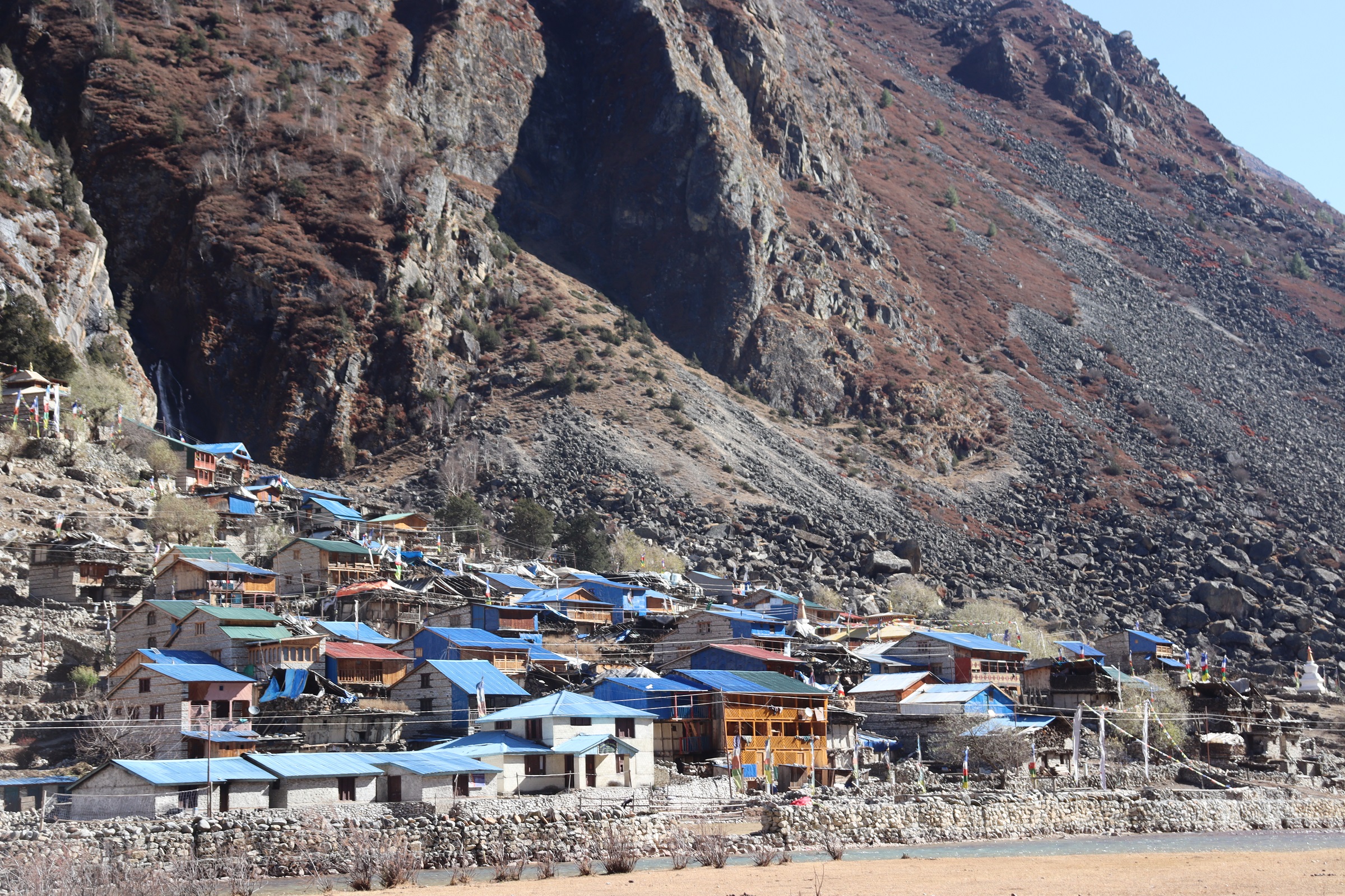 मुगु गाउँको सुनसान अवस्था: चिसोले गर्दा स्थानियवासीहरू पलायन