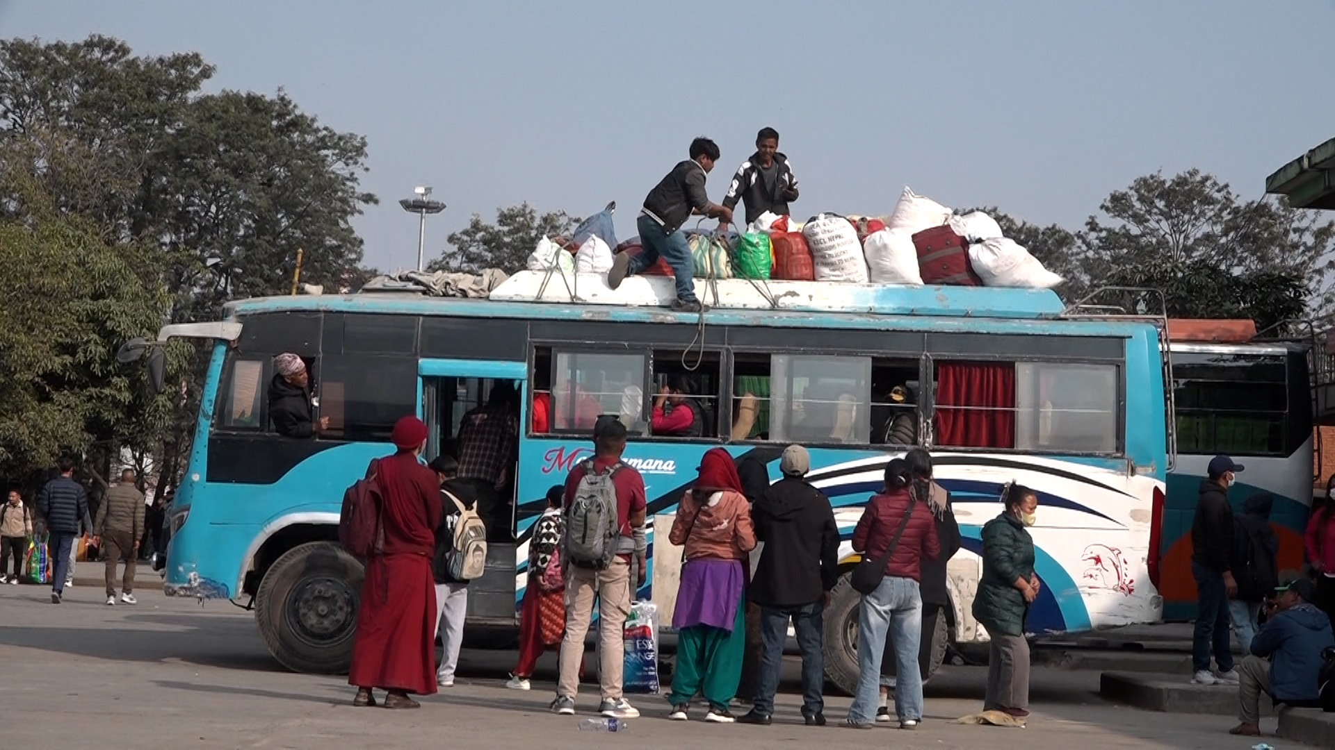 निर्वाचन चहलपहल : सार्वजनिक गाडीहरुमा न्यून चाप, रिर्जभ गर्नेहरु बढे