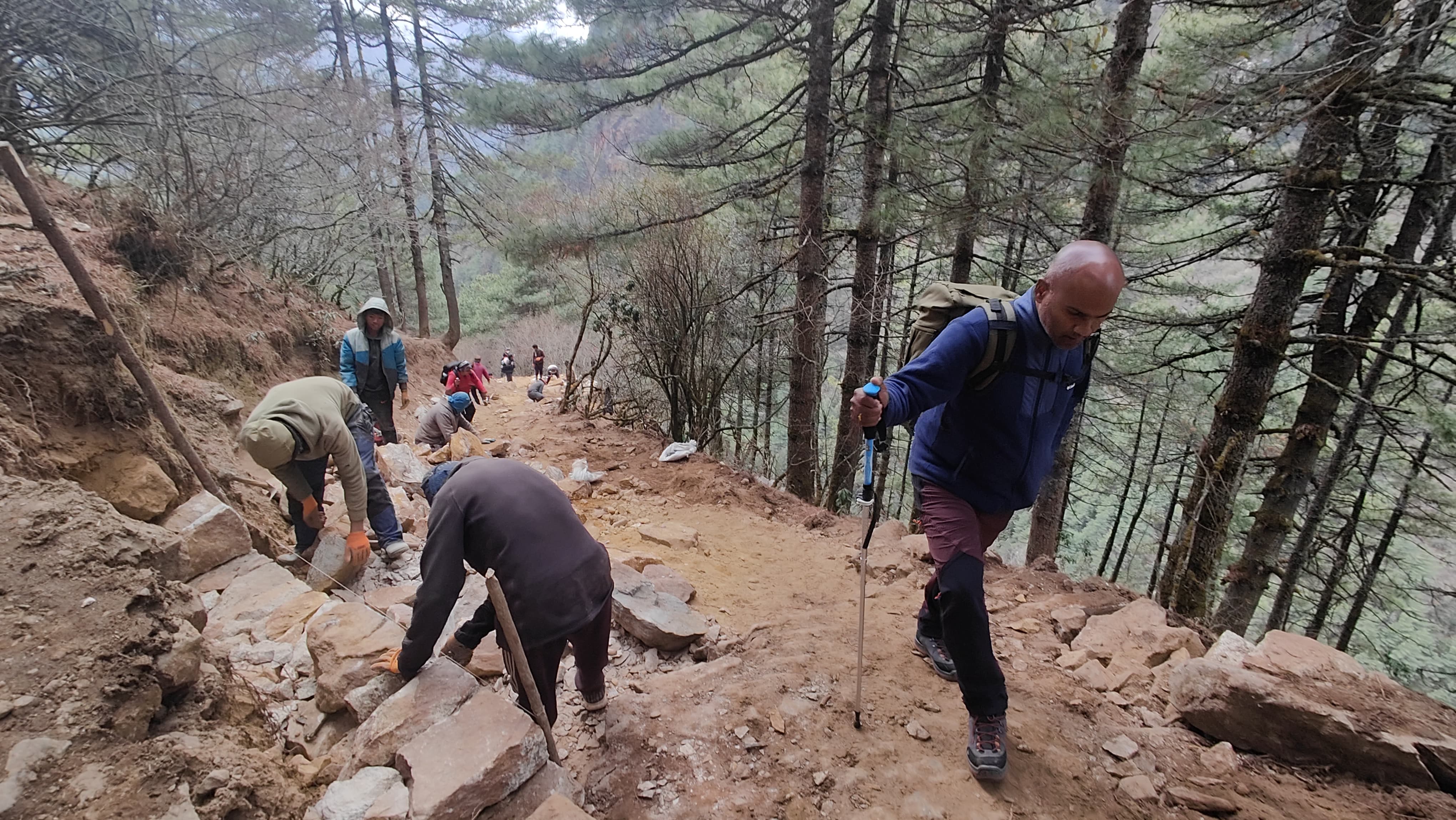 लार्चा दोभानदेखि नाम्चेसम्मको पदमार्ग निर्माणको काम ८० प्रतिशत सकियो