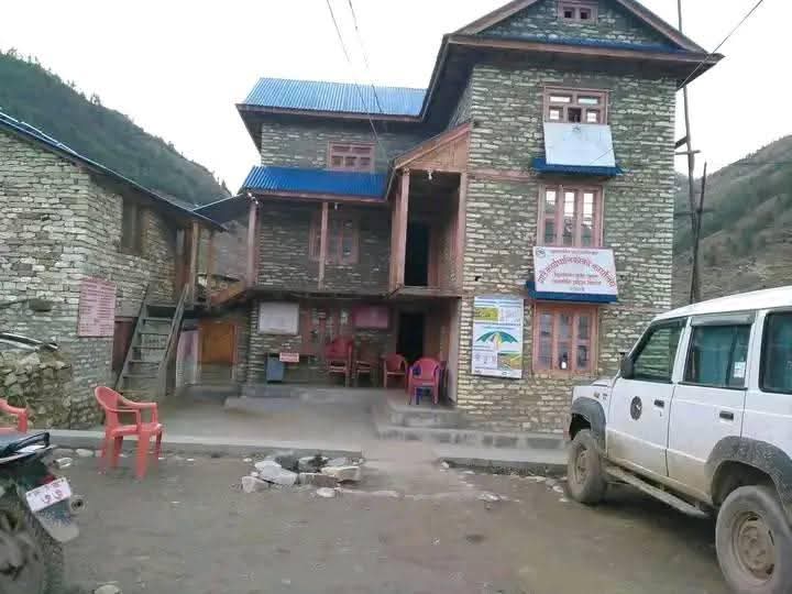 पातारासी गाउँपालिकामा करार शिक्षकले लगाए ताल्चा