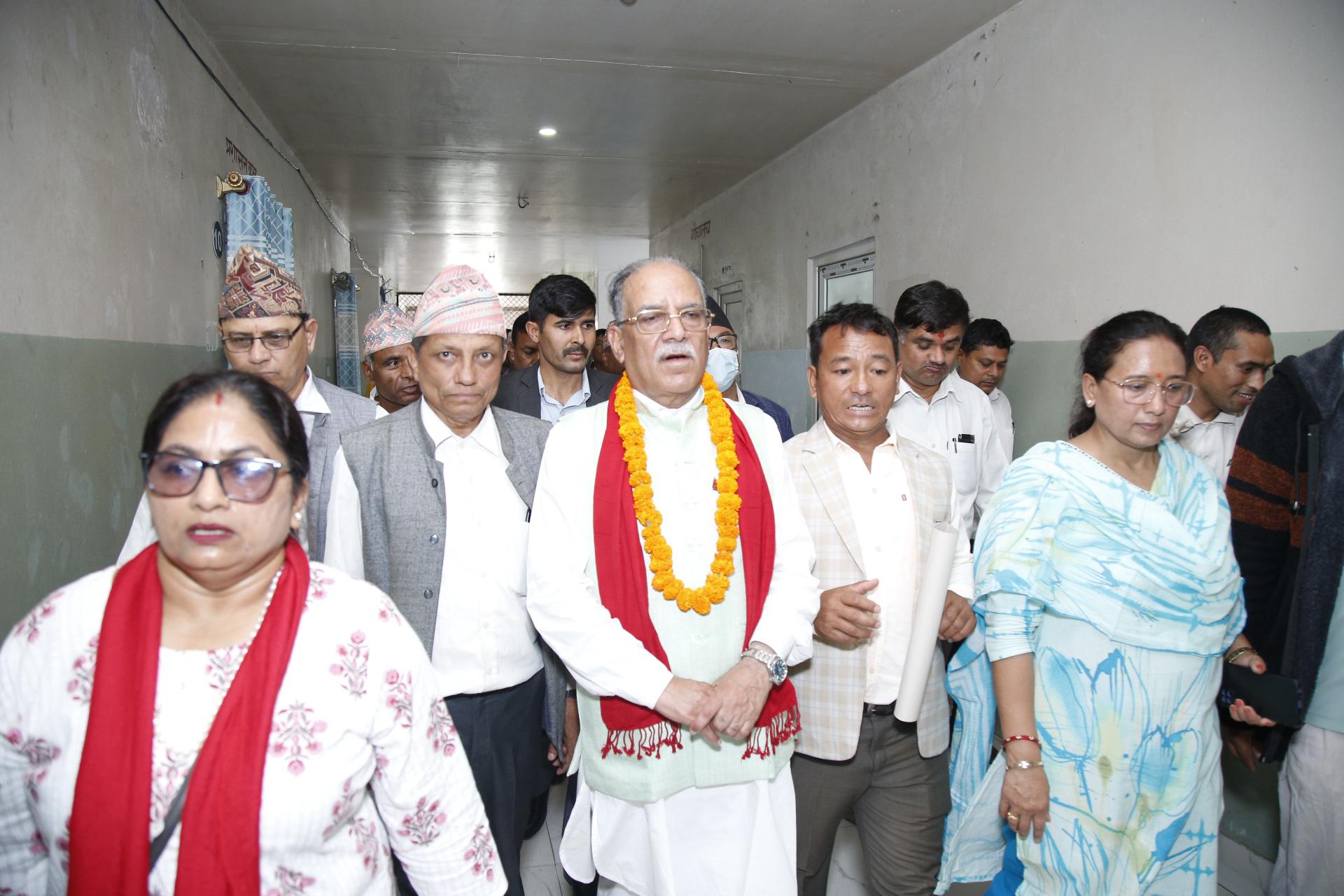 प्रचण्डले गरे सहिद स्मृति सामुदायिक विकास केन्द्रको अवलोकन