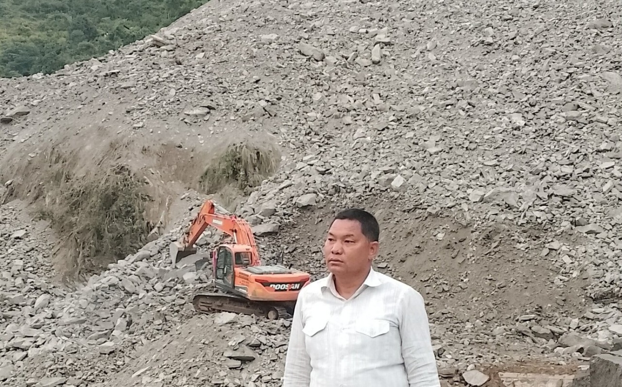 बिपी राजमार्गमा पहिरो हटाउने काम सुरु