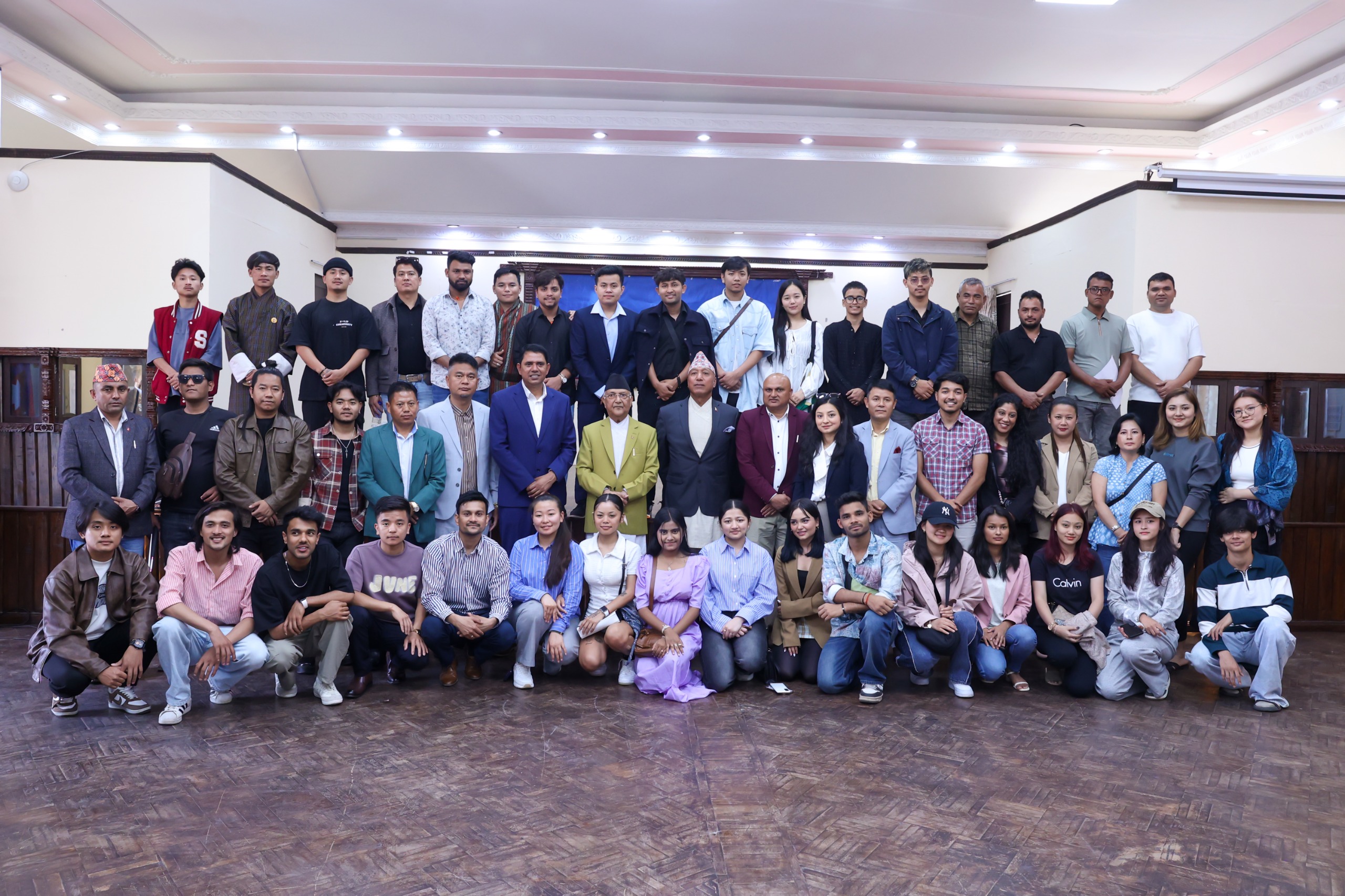 मेरो डान्स युनिभर्स’ र ‘मेरो भ्वाइस युनिभर्स’का प्रतियोगीहरुले प्रधानमन्त्रीलाई भेटे