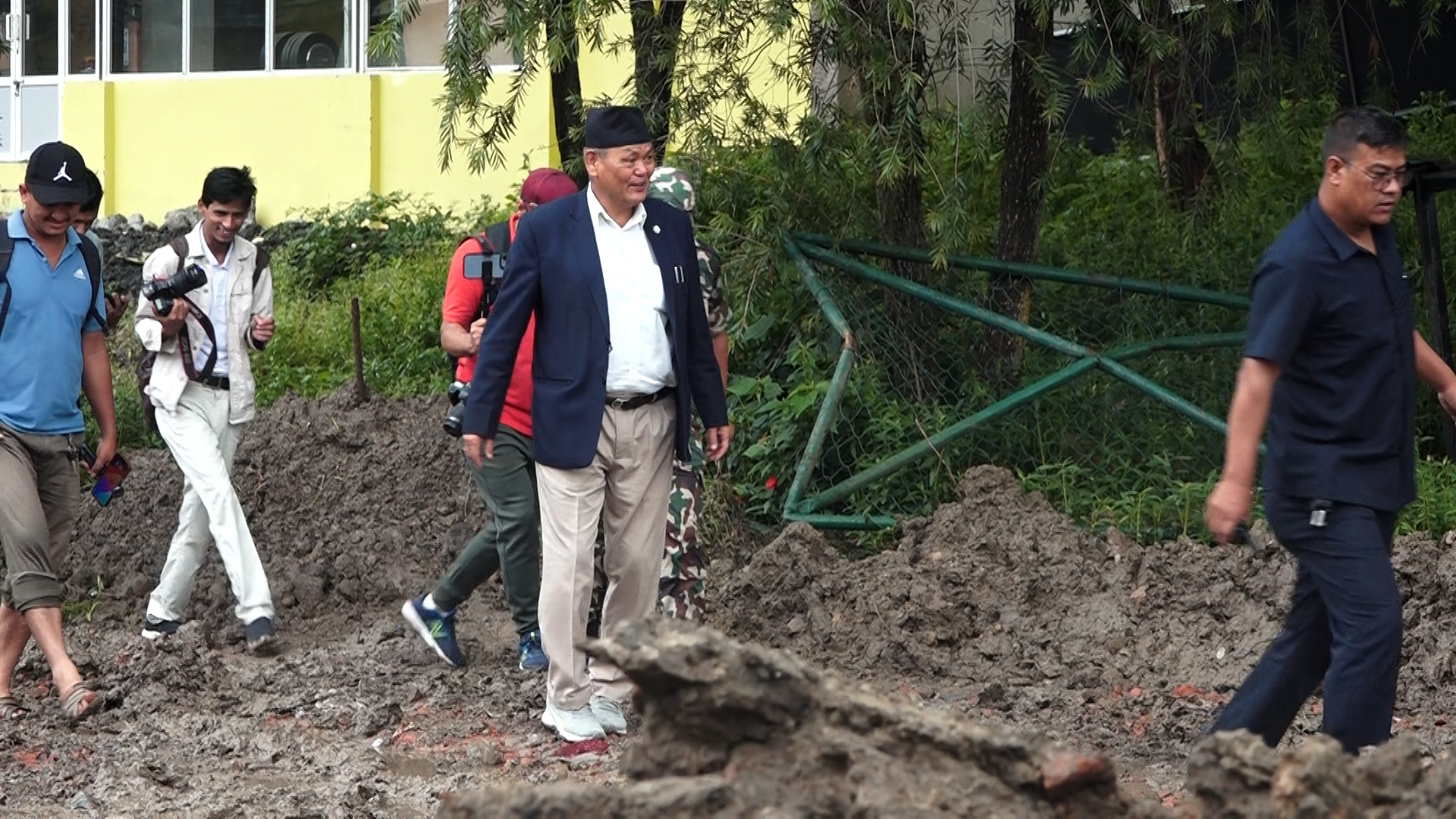 मन्त्री चौधरीद्वारा कीर्तिपुर क्रिकेट रंगशालाको निरीक्षण, असारभित्रै निर्माण सकिने आशा