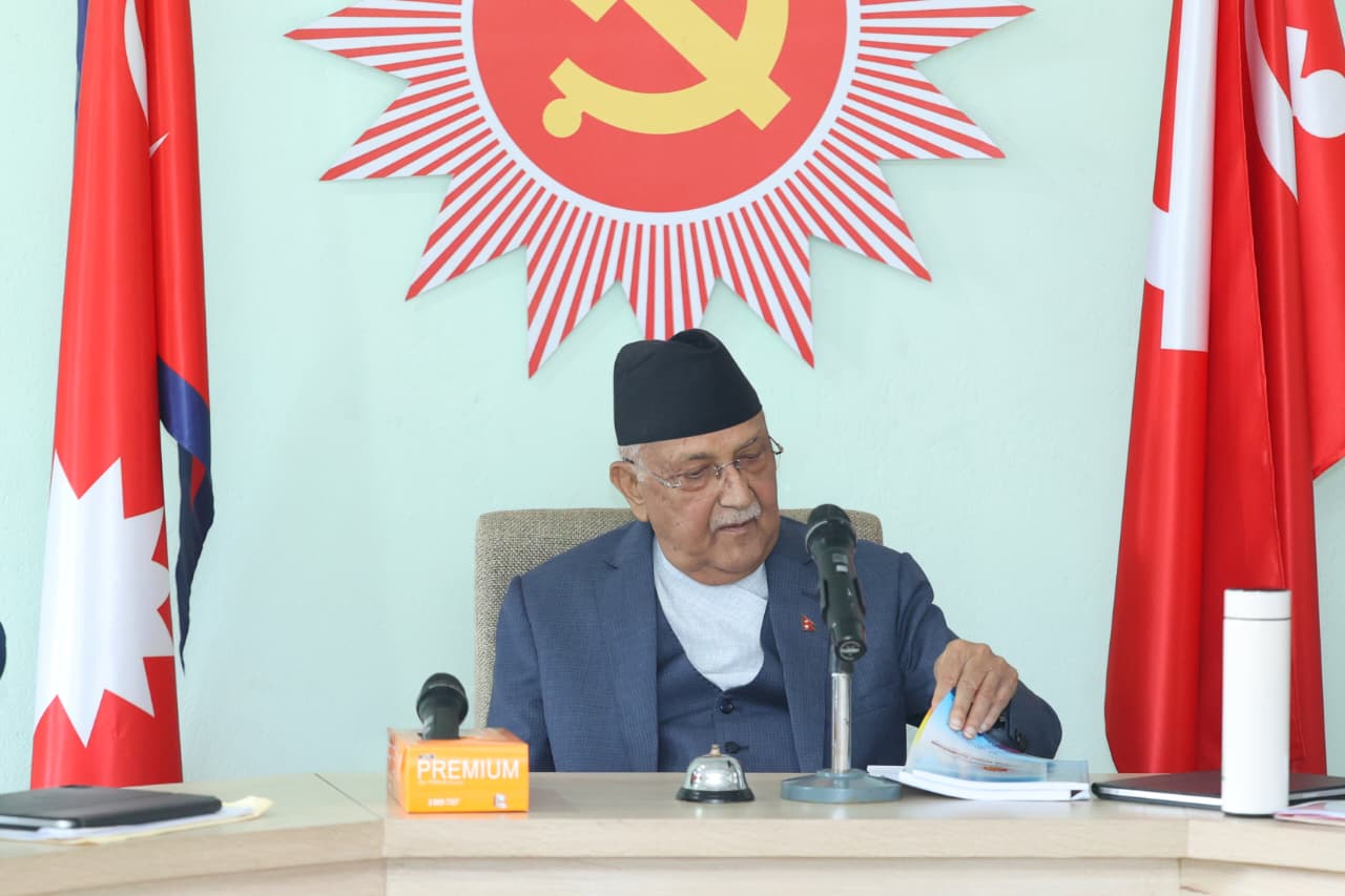 संविधानमाथि आक्रमण भइरहेको छ : अध्यक्ष ओली