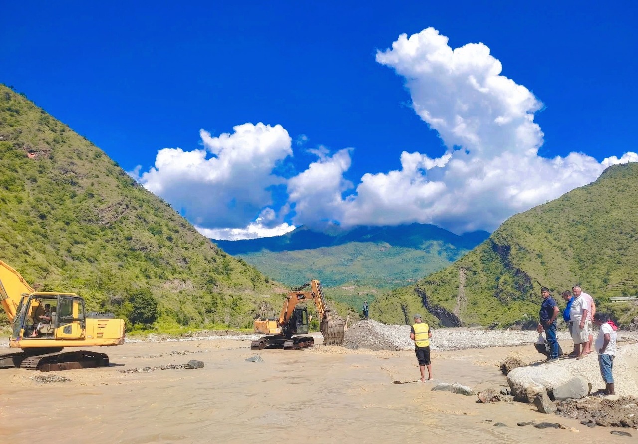 रोशी खोलाले बगाएको बिपी राजमार्गको मर्मत थालियो