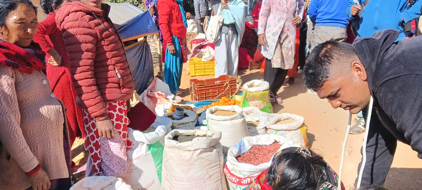 नीय उत्पादन किनबेच र भेटघाटको थलो बन्दै रामेछाप हाट