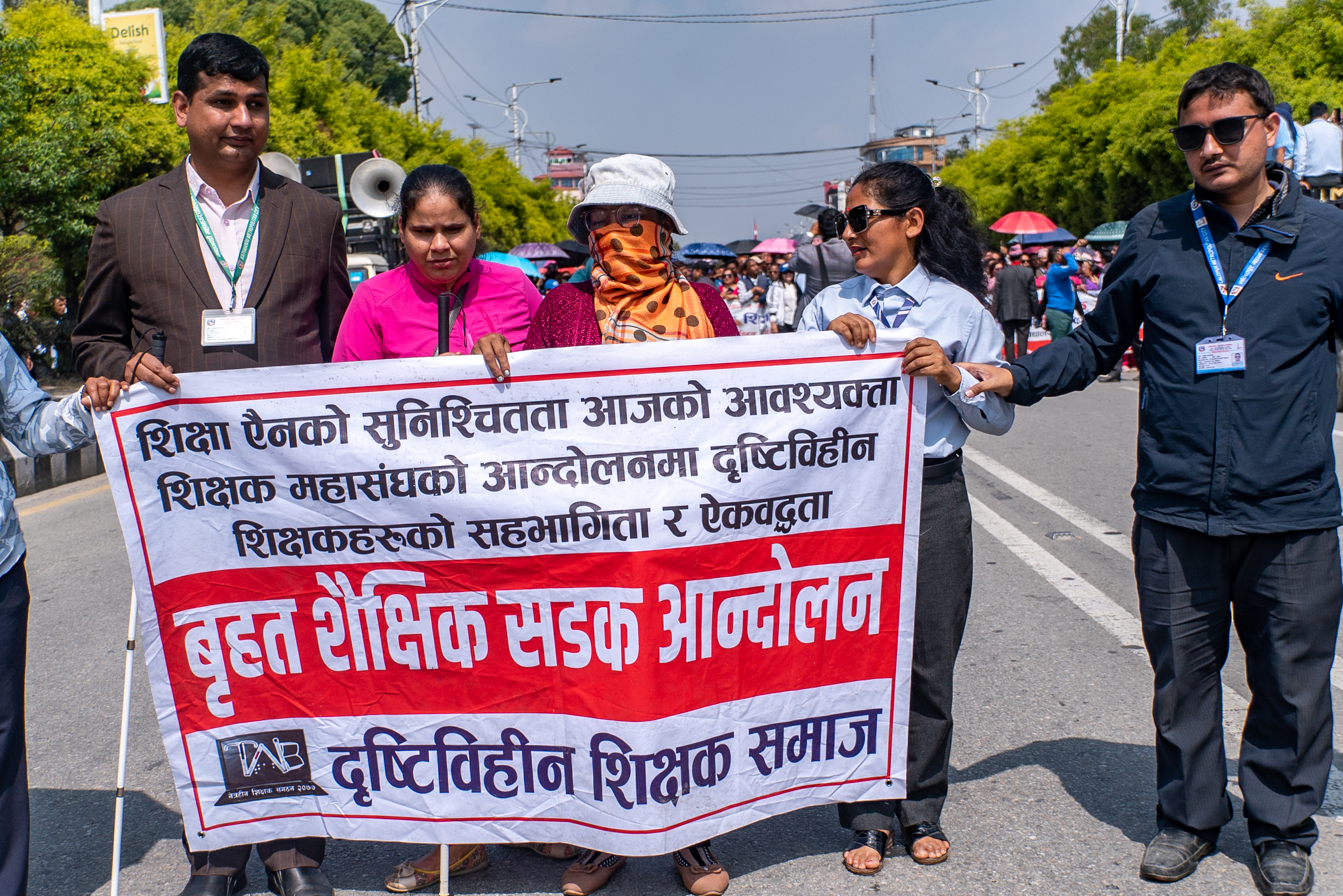 विहानैदेखि शिक्षकहरू प्रदर्शनमा, सडक अस्तव्यस्त (तस्विरहरु)
