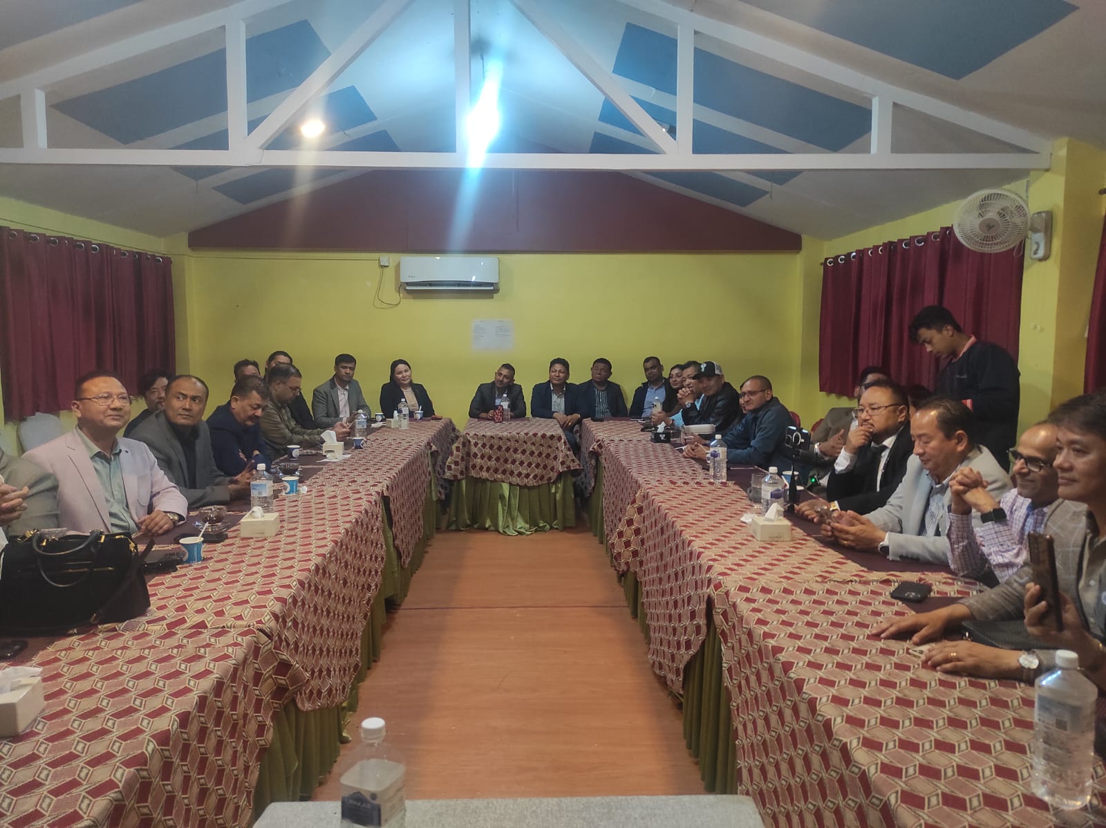 नेपाल आइपुगेका एनआरएनए प्रतिनिधि भन्छन् : ‘एकता महाधिवेशन गराएर छाड्छौं’