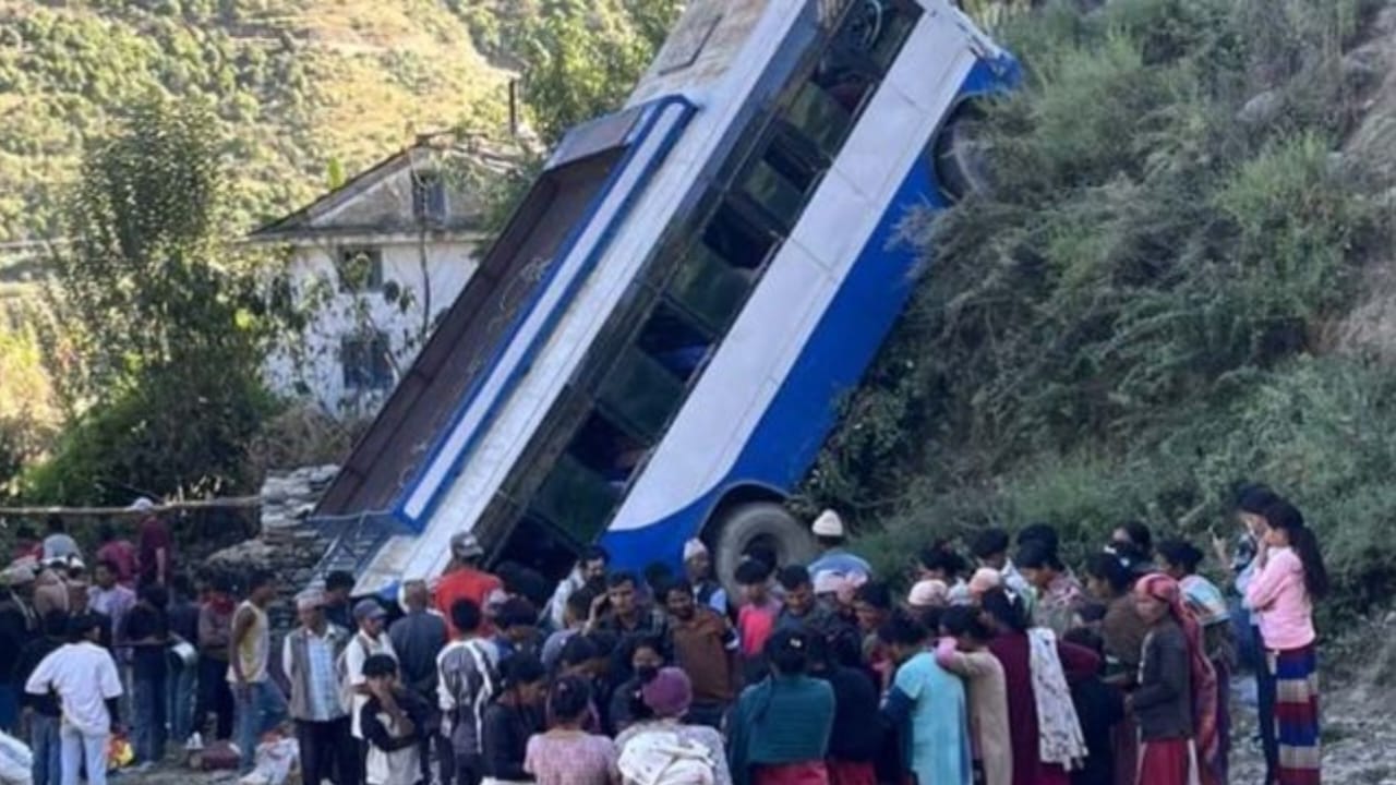 बाजुरामा बस दुर्घटना : घाइते बस सह–चालक जोशीको उपचारका क्रममा मृत्यु