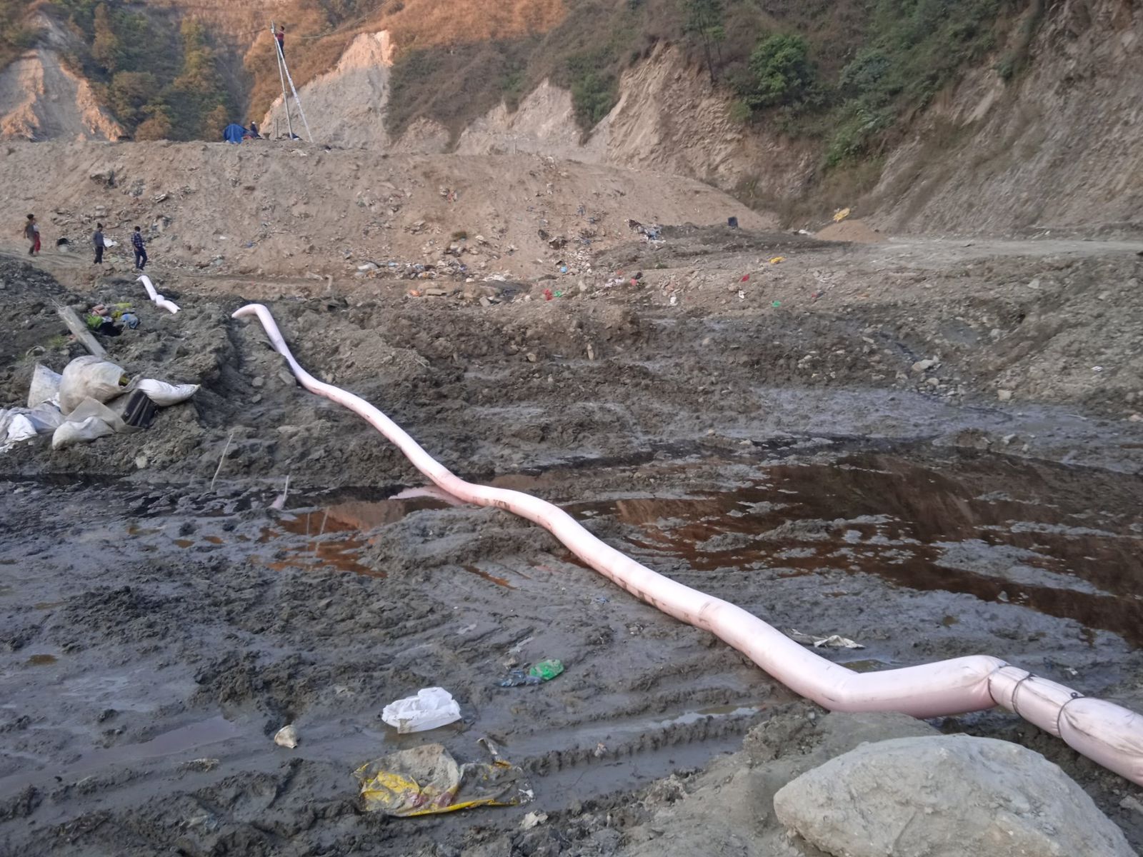 बञ्चरेडाँडाका स्थानियसँग जनाइएका प्रतिबद्धता कार्यान्वयन गर्दै सरकार