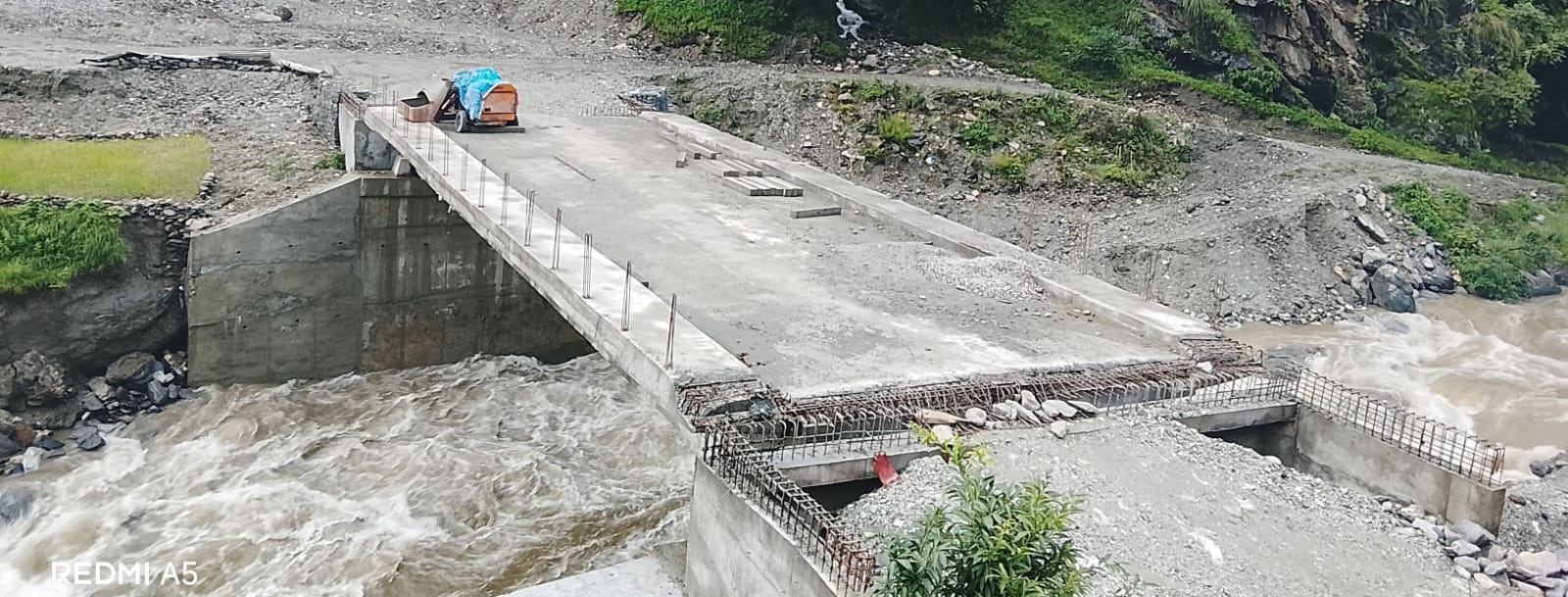 बाजुराको अनाई खोलामा निर्माणाधीन पक्की पुलको ९० प्रतिशत भौतिक प्रगति