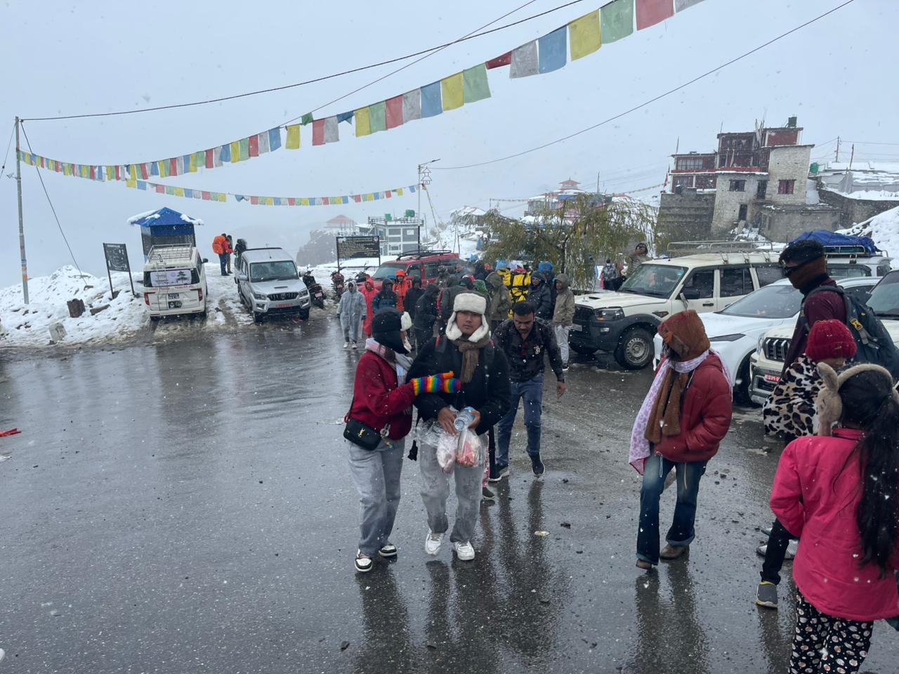 मुस्ताङमा भारी हिमपात, जनजीवन प्रभावित