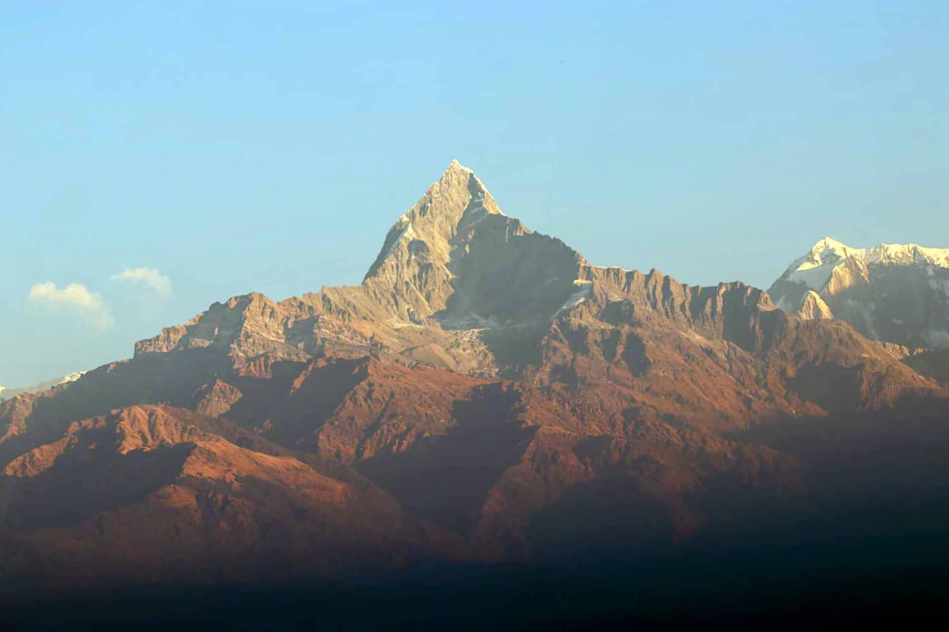 हिउँ बिनाको माछापुच्छ्रे हिमाल (फोटो फिचर)
