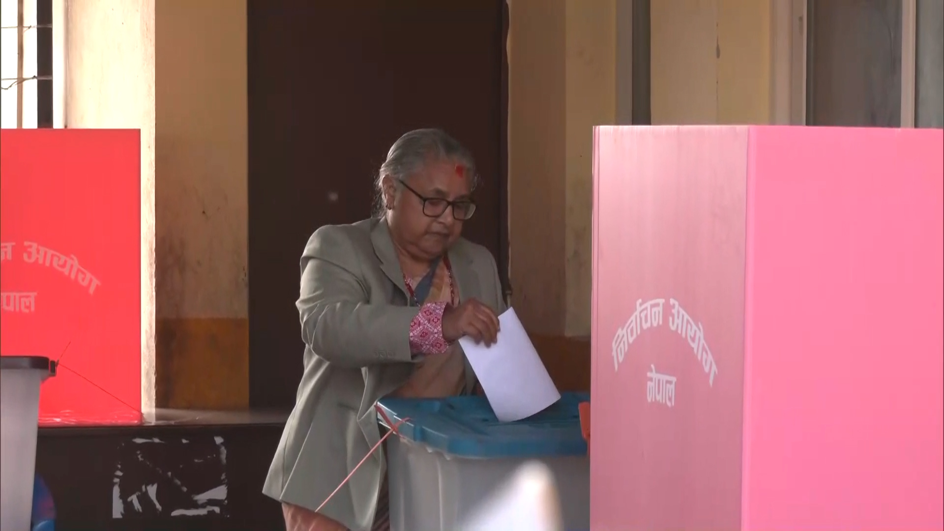 मतदान स्थलबाट प्रधानमन्त्री कार्कीले भनिन् : ‘मेरो कर्तव्य पूरा भयो’