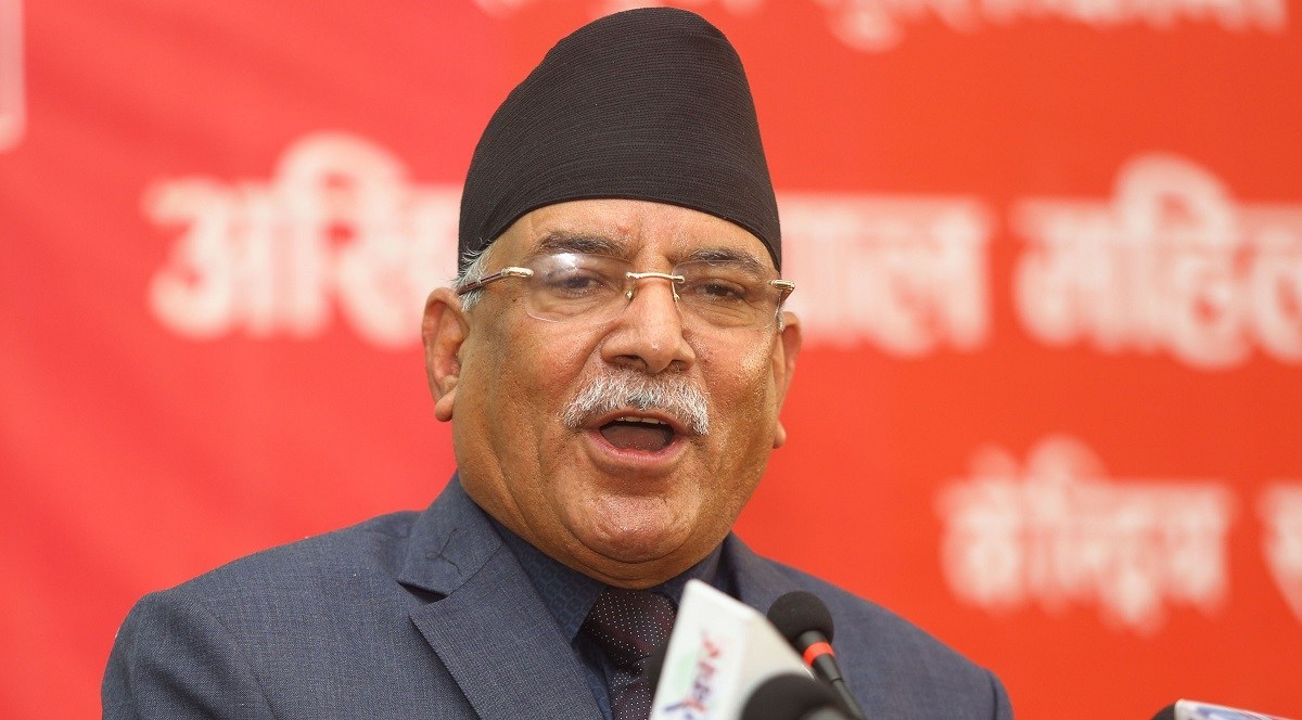 शिक्षकलाई राजनीतिमा शक्रिय हुन दाहालको दबाब