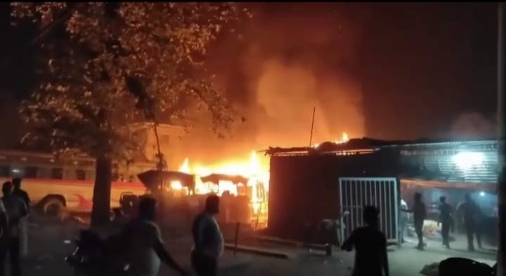 रौतहटको दुई छुट्टाछुटै स्थानमा आगोलागी, रु १० लाख  बराबरको क्षती