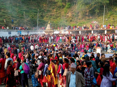 आमा सम्झिन  मातातीर्थमा झुम्मिए सन्तान