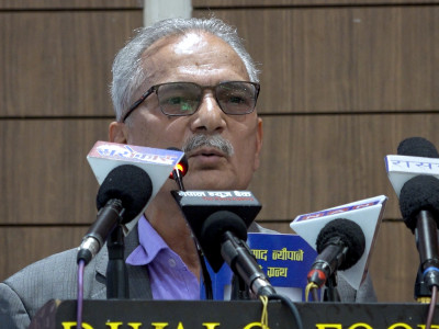 म कांग्रेस र कम्युनिष्ट दुइवटै गुण भएको नयाँ मान्छे हो : अध्यक्ष भट्टराई