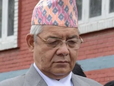 एमाले फर्किन ठिक्क परेका बामदेव बाटैमा अलपत्र