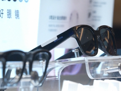 चीनले विकास गरेको एआई चस्माले दृष्टिविहीनहरुको दैनिकी सहज बनाउँदै