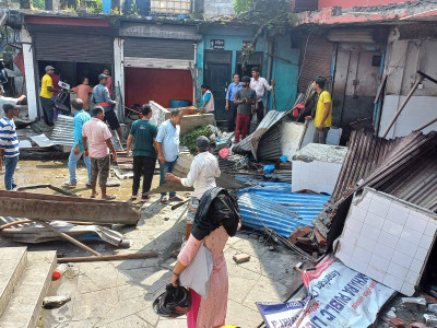 पोखरा महानगरले चलायो आफ्नै भवनमा डोजर