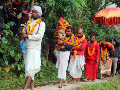 धादिङमा अनौठो जात्राः तामझामसित माइत झरिन् त्रिपुरासुन्दरी