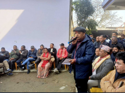 गाउँ घुम्दै, जनताका गुनासा सुन्दै महामन्त्री थापा