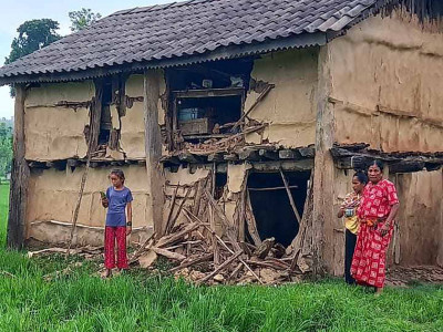 राति साढे १२ बजे हात्तीले घर भत्काउन थालेपछि ......