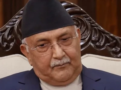 ओलीको खुट्टा प्रधानमन्त्री पदको जुत्ताले दुखाएकै हो ?