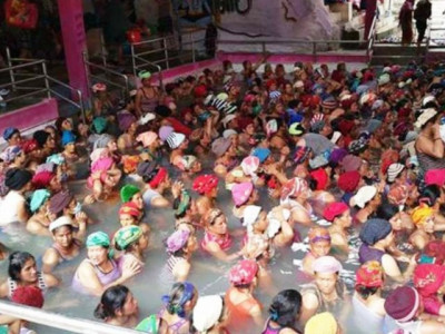 स्वास्थ्य पर्यटनको गन्तव्य बन्दै तातोपानी कुण्ड