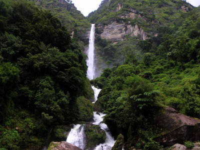 मनै लोभ्याउने फुङफुङ्गे झरना