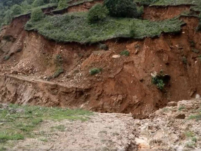 बर्षातले सडक बिग्रँदा जनजीवन कष्टकर