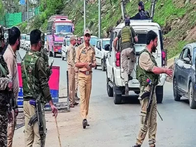 जम्मु कश्मिर आक्रमणः आतंककारीले पुरुषलाई पेन्ट खोल्न लाएर गोली हाने, धर्म सोध्दै मारिदिए