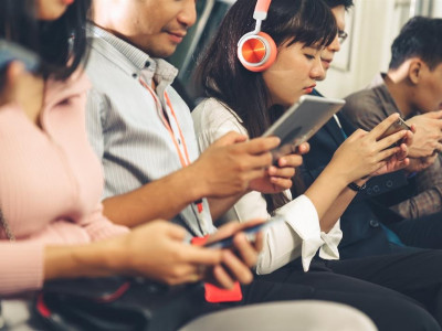 ‘सामाजिक सञ्जाल आगो जस्तै हो’: इन्डोनेसियामा युवाहरूको लागि प्रतिबन्धको तयारी